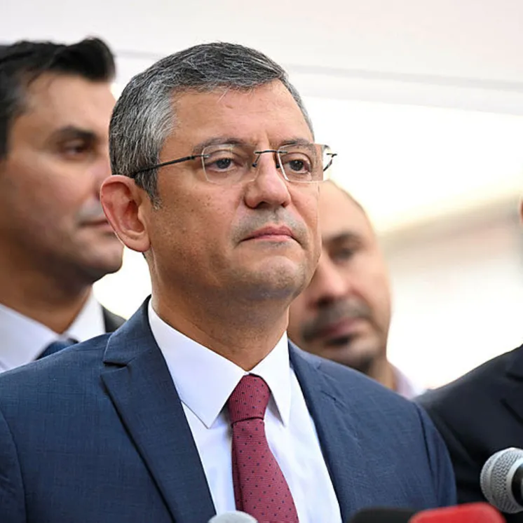 Elini kolunu bağlayan mı vardı?