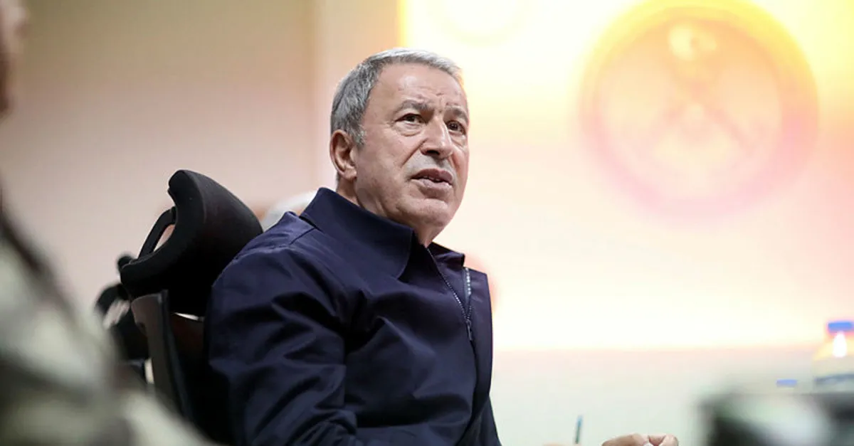 Bakan Hulusi Akar askerlere böyle seslendi: Her an her şey olabilir!