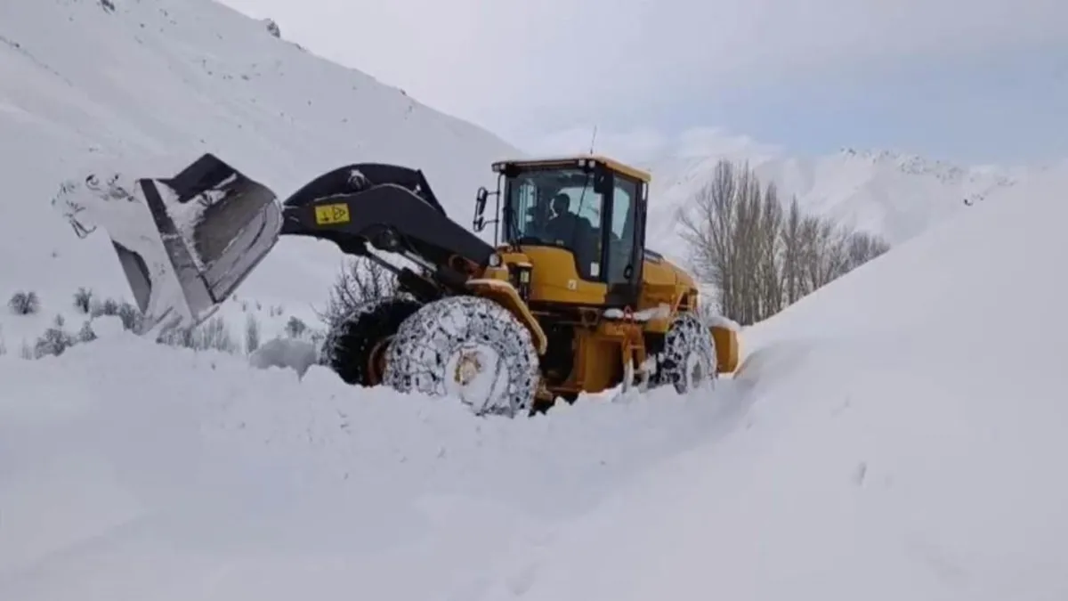 Şırnak'ta karla mücadele çalışmaları sürüyor!