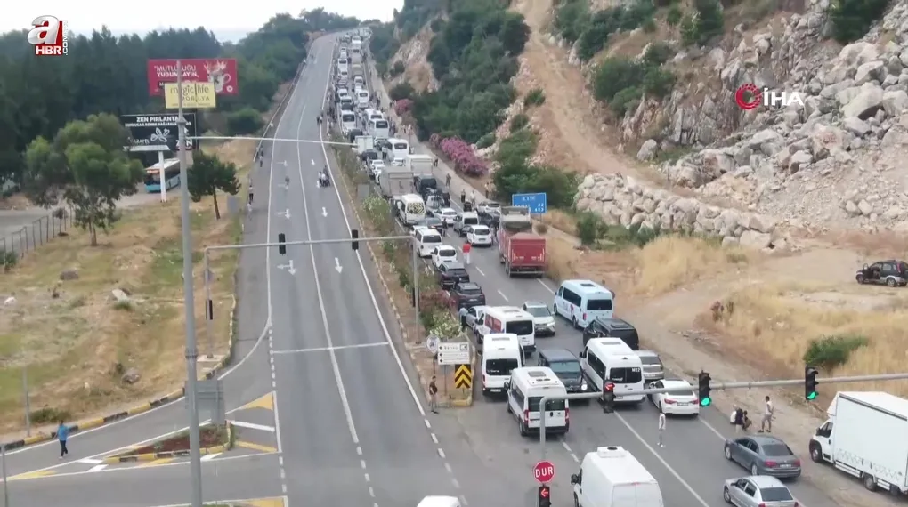 Antalya-Kemer yolunu kilitleyen kaza