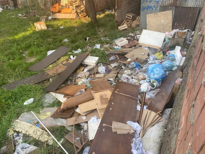 Maltepe’de sokaklarda çöp yığınları oluştu! Vatandaşlar CHP’li belediyeye isyan etti: Bu virüsten daha tehlikeli değil mi?