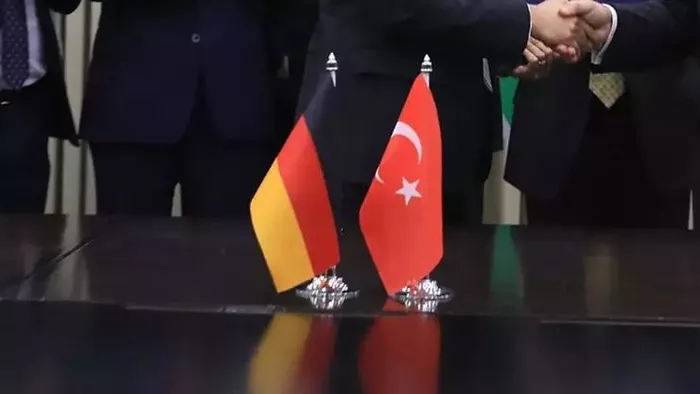 almanyadan-turkiyeye-ovgu-dolu-sozler-cok-guvenilir-bir-ortak-oldugunu-kanitladi-1731692453653.jpeg Almanya'dan Türkiye'ye övgü dolu sözler! "Çok güvenilir bir ortak" - 3