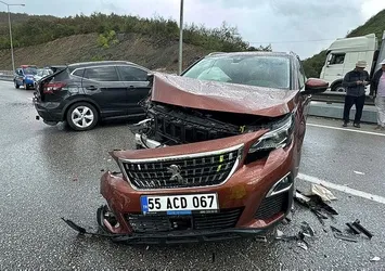 TIR makas attı 6 araç birbirine girdi: 1'i ağır 5 yaralı