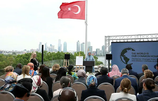 emine-erdogan-ve-bm-genel-sekreteri-guterres-sifir-atik-projesi-icin-iyi-niyet-beyani-imzaladi-1663661090026.jpg
