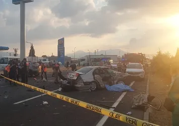 İzmir'de korkunç kaza! 2 kişi öldü, 3 yaralı