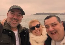 Ata Demirer'den annesine Boğaz'da doğum günü sürprizi