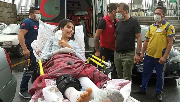 bosanma-surecinde-oldugu-esini-kursun-yagmuruna-dizdi-durusmaya-sedyeyle-geldi-1625749192102.jpg Boşanma sürecinde olduğu eşini kurşun yağmuruna dizdi! Duruşmaya sedyeyle geldi - 4