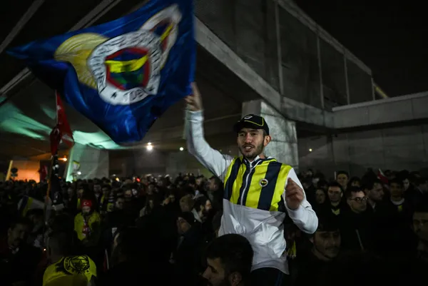 son-dakika-galatasaray-ve-fenerbahce-yurda-dondu-1703906799666.jpg Son dakika: Galatasaray ve Fenerbahçe yurda döndü! - 3