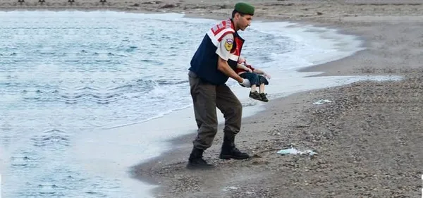 Papa’dan Erbil’de Aylan bebeğin babasına ziyaret