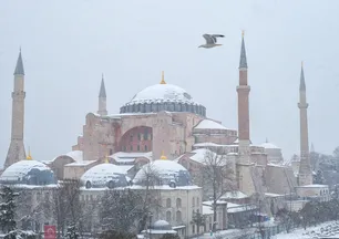 Bakanlık ve MGM uyardı: 12 ilde sarı kodlu alarm! İstanbul'da kar yağışı başladı 
