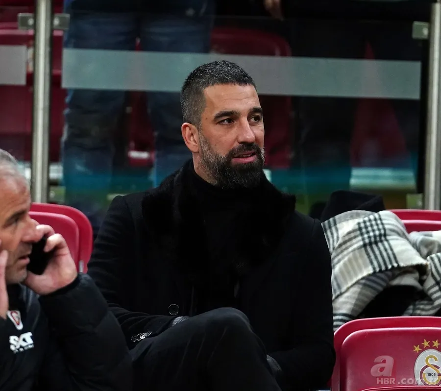 42 milyon lira ödemişti! Arda Turan ultra lüks aracıyla tura çıktı 6