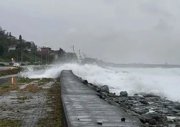 Rize'de fırtına etkisi! 'sahilden uzak durun' uyarısı