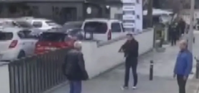 Kadıköy’de siahlı alacak verecek tartışması kamerada