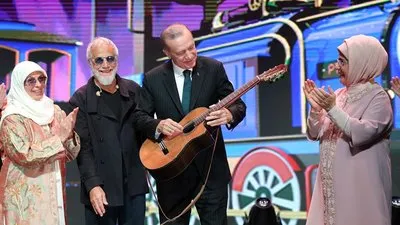 Başkan Erdoğan’a gitar hediyesi