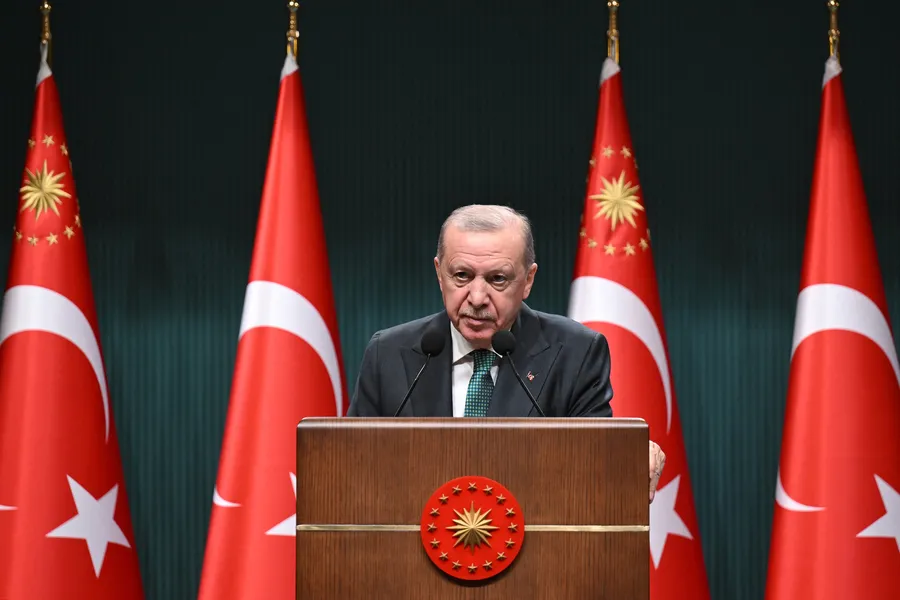 baskan-erdogandan-erken-secim-tartismalarina-net-mesaj-gundemimizde-yok-1775508653178.jpg Fotoğraf (AA)