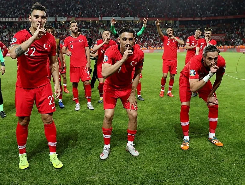 fransiz basini turkiye ye ovguler yagdirdi