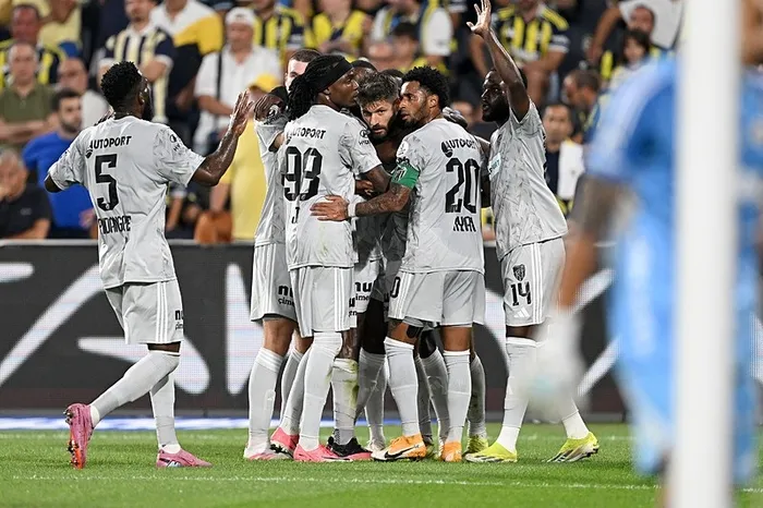fenerbahce-ile-kocaelispor-16-yil-aradan-sonra-super-ligde-karsi-karsiya-geldi-1755977462067.jpeg Fotoğraf (AA)
