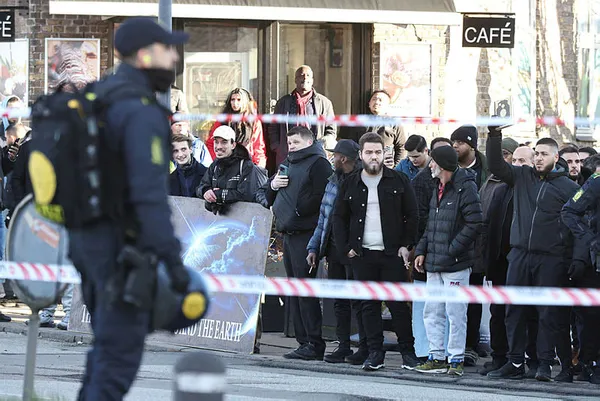 Rasmus Paludan'dan yine Kur'an-ı Kerim'e alçak saldırı! Danimarka basını yangın yeri: Aptal | İsveç'ten akılalmaz sözler: Üzüldüyseler 100 tane daha yakın - 7