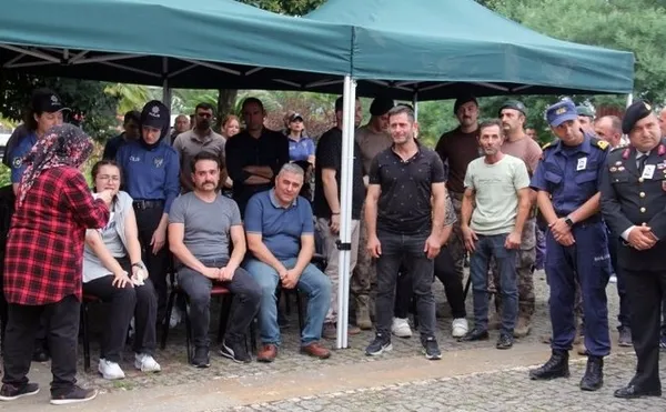 lunaparktaki-faciada-hayatini-kaybetmisti-polis-sinem-gulsen-dilekce-son-yolculuguna-ugurlandi-olayla-ilgili-3-1660136055385.jpg Lunaparktaki faciada hayatını kaybetmişti! Polis Sinem Gülşen Dilekçe son yolculuğuna uğurlandı | Olayla ilgili 3 kişi gözaltına alındı - 9