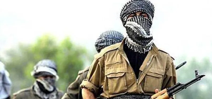 Yeni görev yerine giden polisi eşi ve çocuğunun yanında vurdular