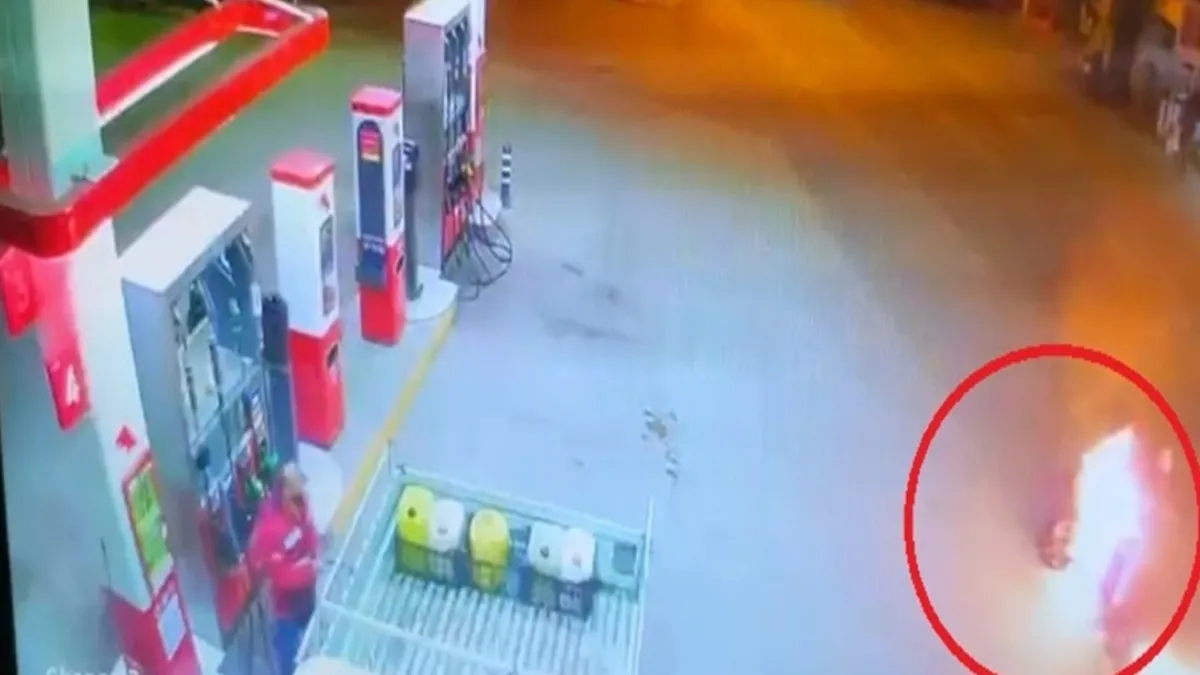 Alev alan motosiklet akaryakıt istasyonuna devrildi: Ekipler hızla müdahale etti