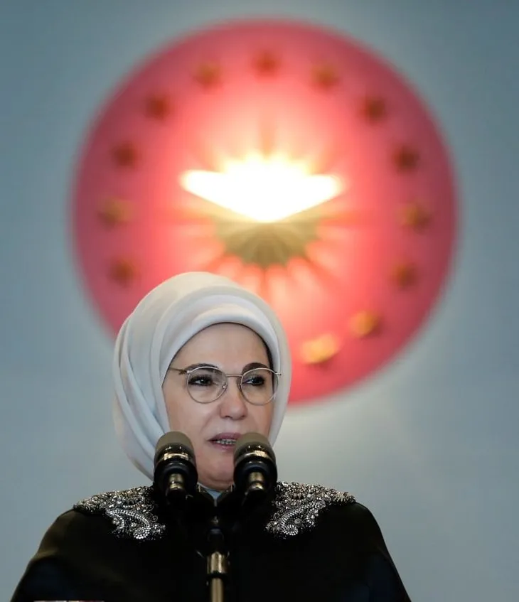 Emine Erdoğan, Türkiye’nin tanınmış işkadınlarını, kadın sanatçıları ve sporcuları kabul etti