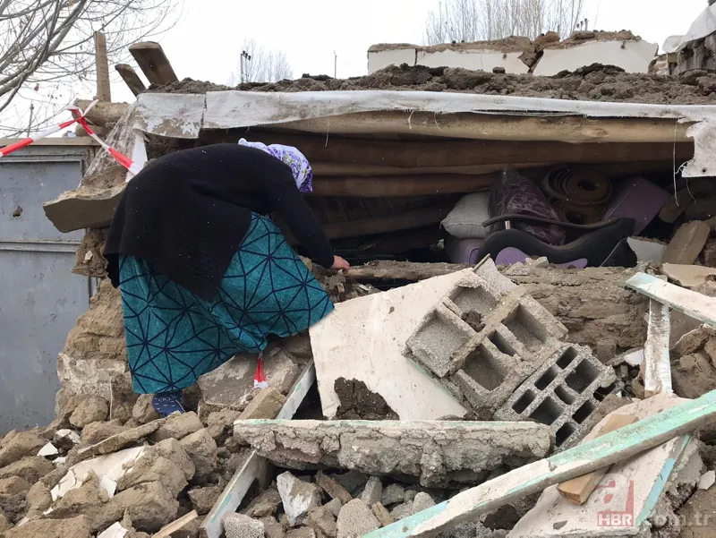 Van'daki göçük altından 3 çocuk cesedi çıkartan itfaiyeci konuştu 24