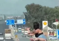 Trafikte skandal! Manisa'da araç üstünde uygunsuz harekete gözaltı