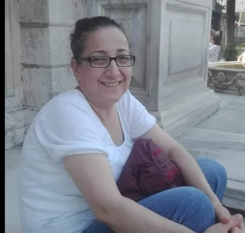 20 yıllık hemşire Covid-19'a yenik düştü! Sakine hemşire gözyaşlarıyla son yolculuğuna uğurlandı - 6