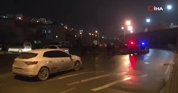 istanbulda-polis-ekiplerine-silahli-saldiri-1-polis-yarali-1673644126343.jpg İstanbul'da polis ekiplerine silahlı saldırı: 1 polis yaralı - 1