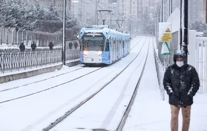 İstanbul kar yağışı son dakika | Yola çıkacaklar dikkat! İstanbul’da trafik kilit