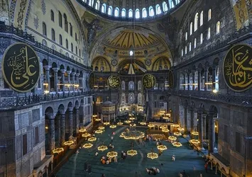 Ayasofya-i Kebir Cami-i Şerifi'nde ibadetin 5. yılı! Başkan Erdoğan'ın imzası ile cemaatine kavuştu