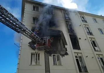Kars'ta korkutan patlama! Ev harabeye döndü: 6 yaralı