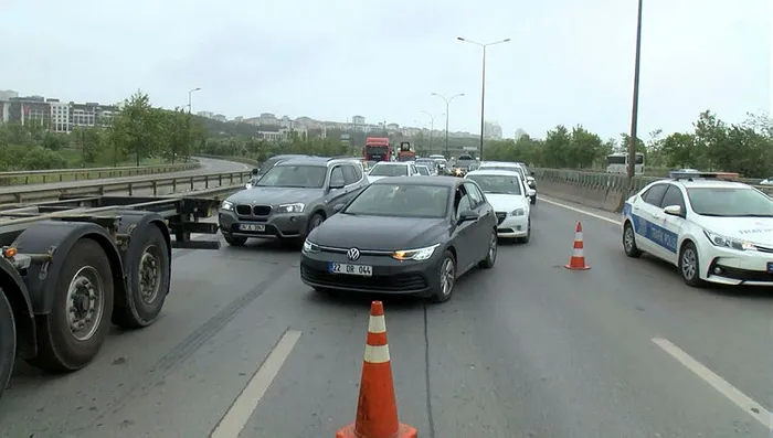 pendik-sabiha-gokcen-havalimani-yolunda-zincirleme-trafik-kazasi-2-yarali-1652884303480.jpg Pendik Sabiha Gökçen Havalimanı yolunda zincirleme trafik kazası: 2 yaralı - 3