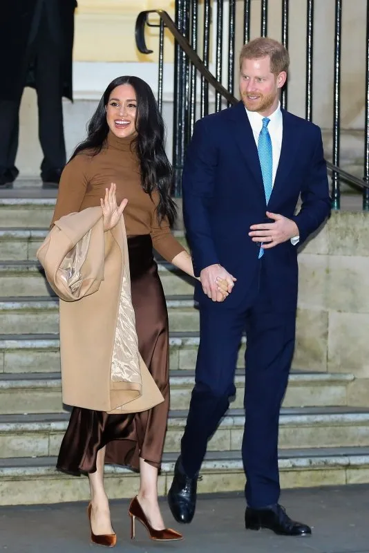 Kraliyet Ailesi’nden ayrılan Prens Harry ve Meghan Markle servet kazanacak