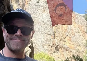 Misha Collins'in Türk bayraklı paylaşımı beğeni rekoru kırdı