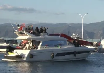 Bursa'da tekneler Filistin'e destek için açıldı: Kararlıyız, Sumud'un Yanındayız