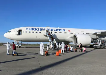 THY Hollanda'daki 349 Türk'ü ülkeye getirdi
