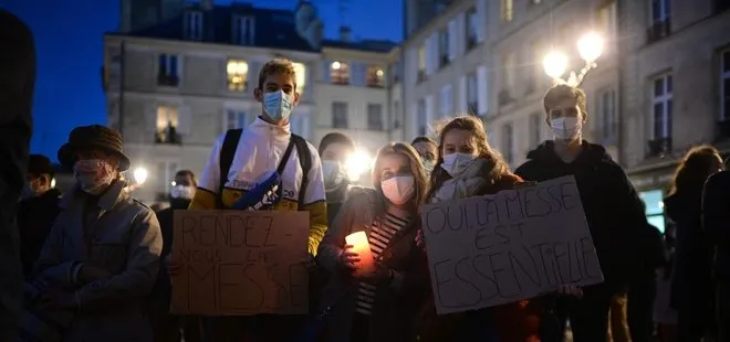 Fransa’da Katolikler Kovid-19 yasaklarını ayin yaparak protesto etti