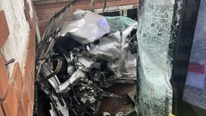 Son dakika: Beykoz'da İETT otobüsü 4 otomobile çarptı - 3