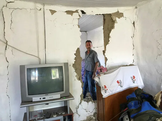 Denizli'deki depremde yaralanan 27 kişi hastanelere başvurdu - 1