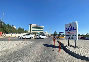 Dicle Üniversitesi'nde şok olay! Eski kız öğrencisinden dekana bıçaklı saldırı