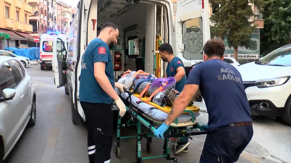 1787376980629.jpg Ümraniye'de sabah saatlerinde korkutan kaza - 2