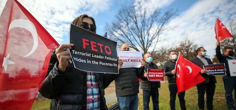 ABD'de teröristbaşı Fetullah Gülen protestosu! Türkiye'ye iade edin