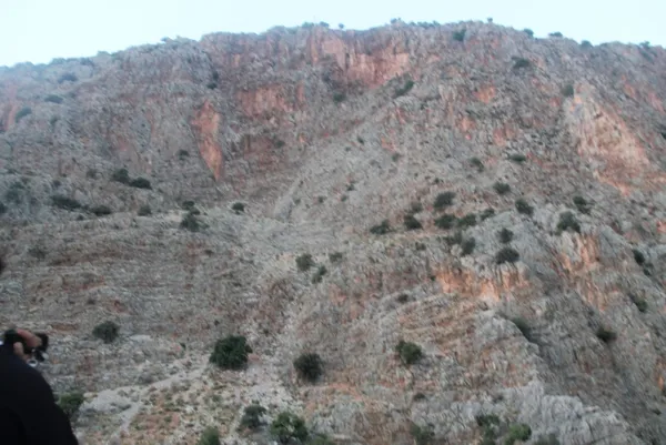 Hamile eşini Kelebekler Vadisi’ndeki kayalıklardan aşağı attı