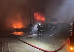 Gaziantep'te mobilya fabrikasında korkutan yangın! Yoğun mücadele sonrası kontrol altında