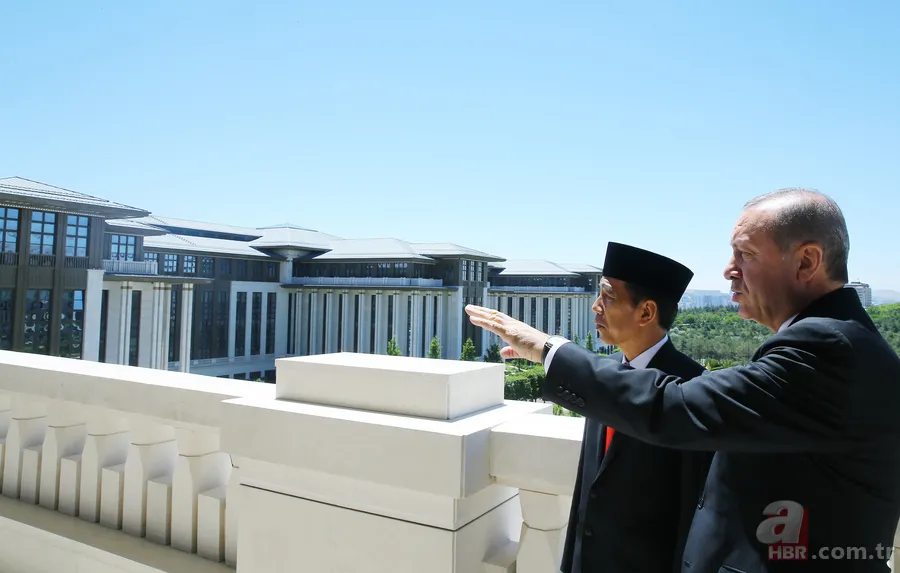 Erdoğan ve Widodo, Külliye'nin balkonunda özçekim yaptı 3