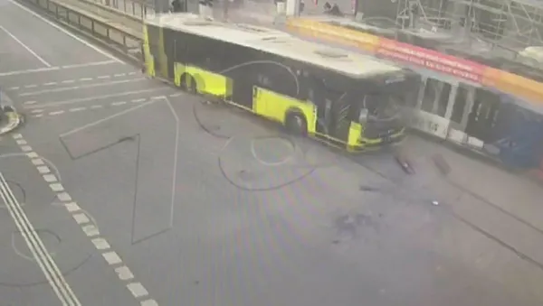 Son dakika: İstanbul Sultangazi'de tramvay raydan çıktı! İETT otobüsüyle çarpıştı - 4