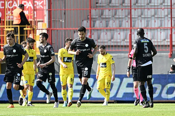 super-ligden-dusen-ilk-takim-belli-oldu-ankaragucu-maci-sonrasi-umraniyespor-lige-veda-etti-1684682144163.jpg Süper Lig'den düşen ilk takım belli oldu! Ankaragücü maçı sonrası Ümraniyespor lige veda etti - 1