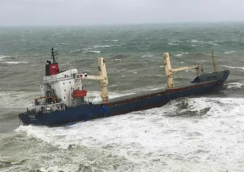 Şile'de kargo gemisi karaya oturdu